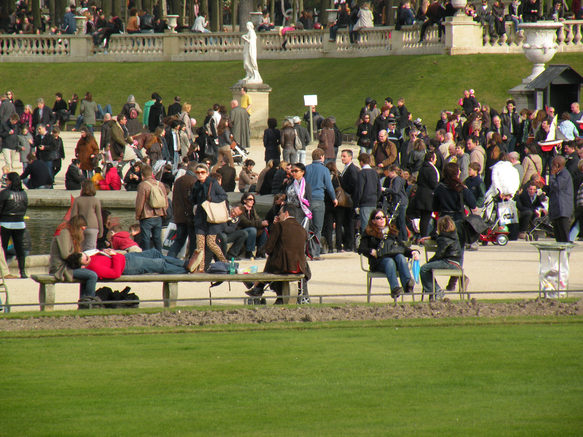  la foule du dimanche au jardin du Luxembourg